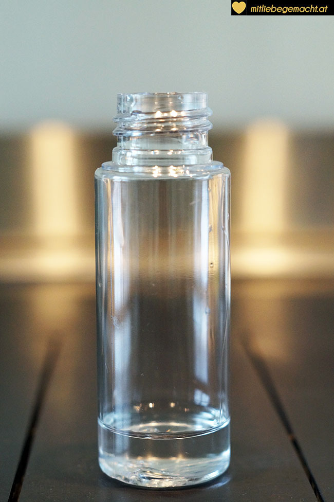 Alkohol in Flasche füllen - Rezepte Naturkosmetik