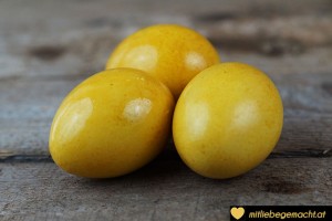 Eier mit Kurkumafärbung