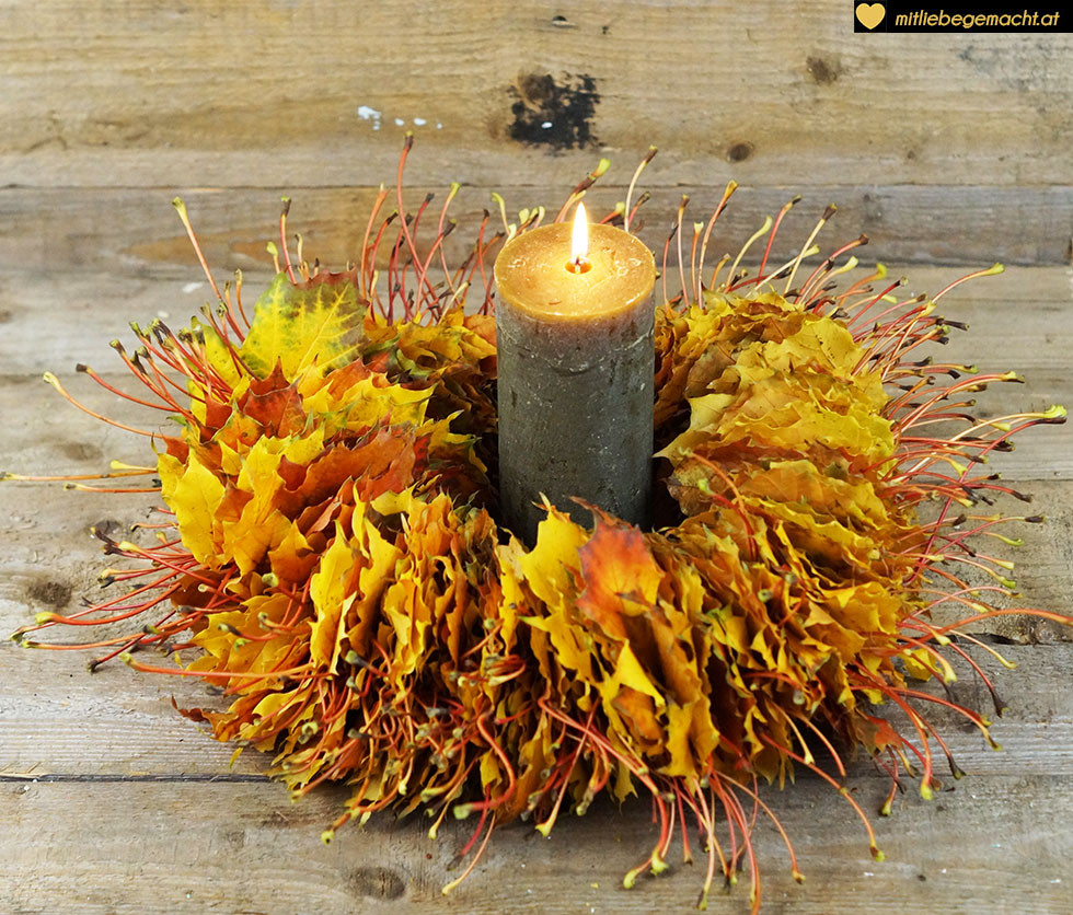 wunderschöne Deko für den Herbst mit einer Kerze