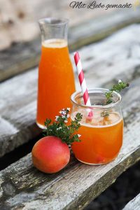 Limonade mit Thymian und Marillen